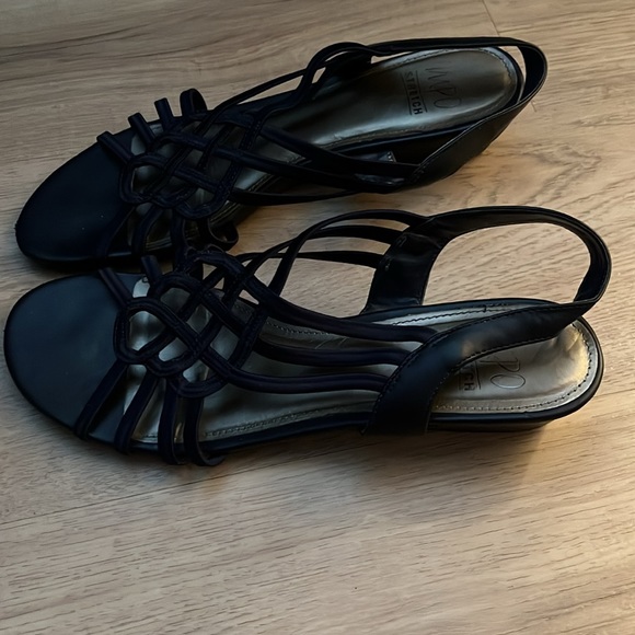 Sandals - Picture 4 of 9